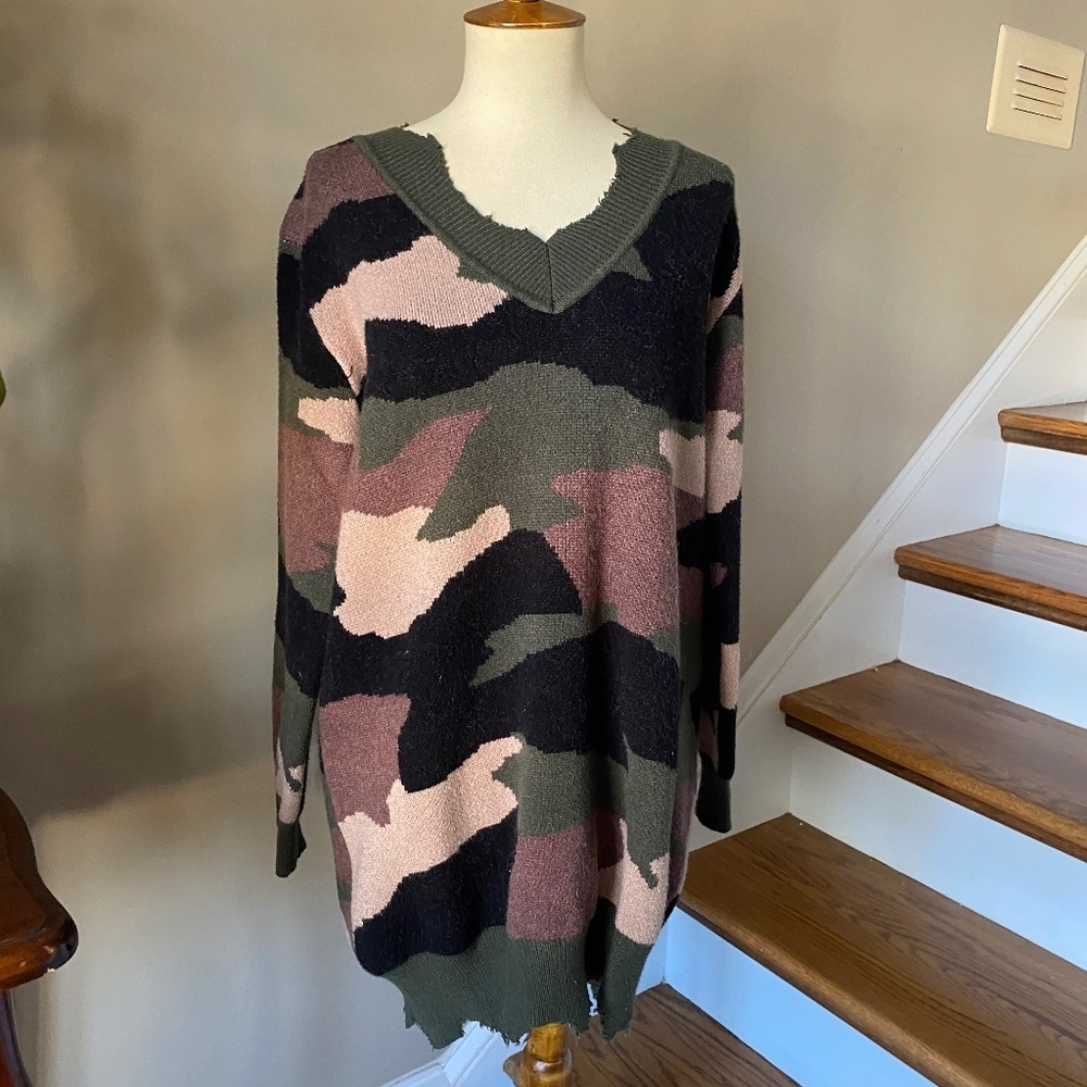 Zero Degrees Celsius Camouflage Tunic Sweater Medium